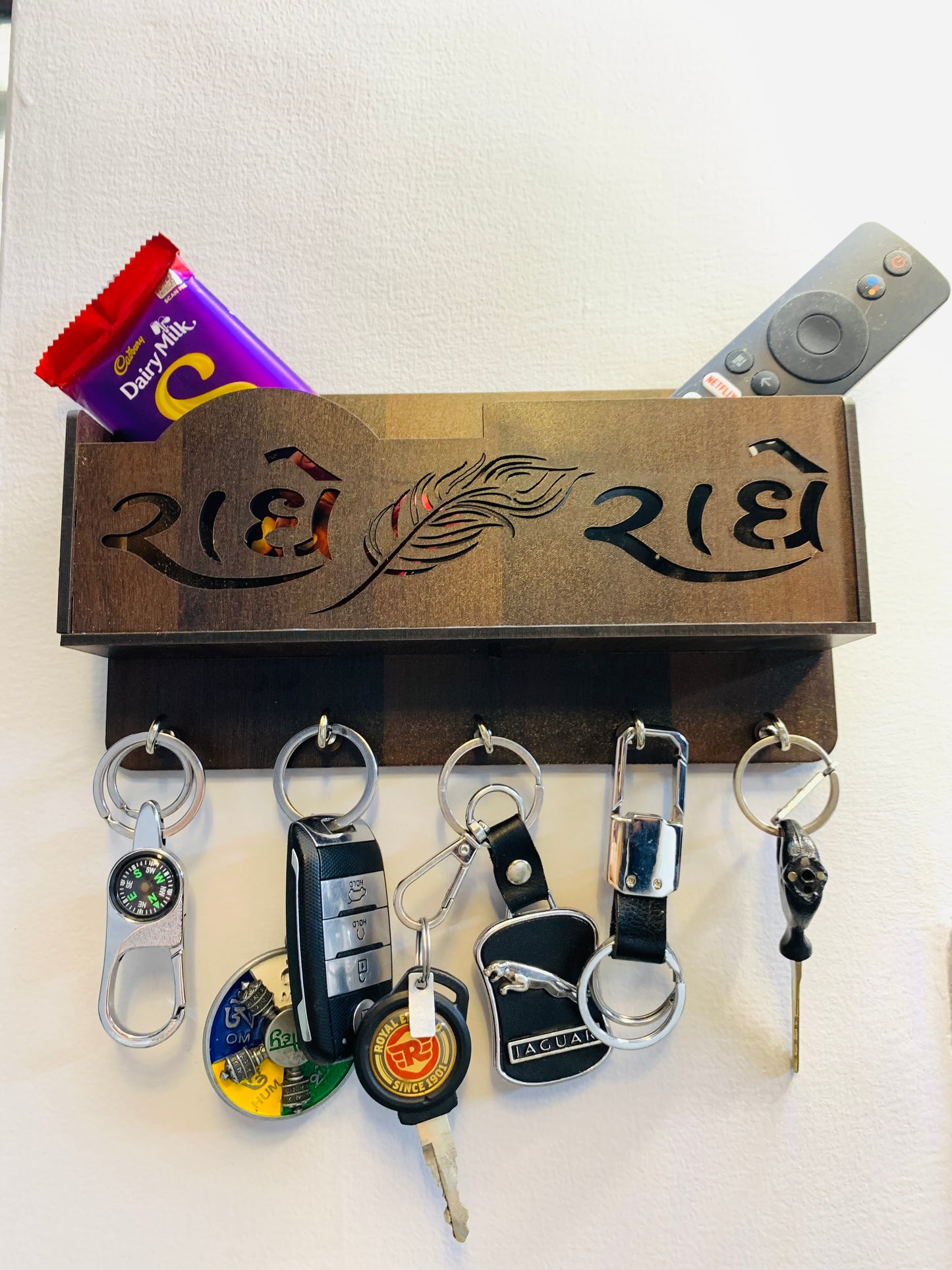 Chandni collection radhe radhe wood key  holder/pen stand